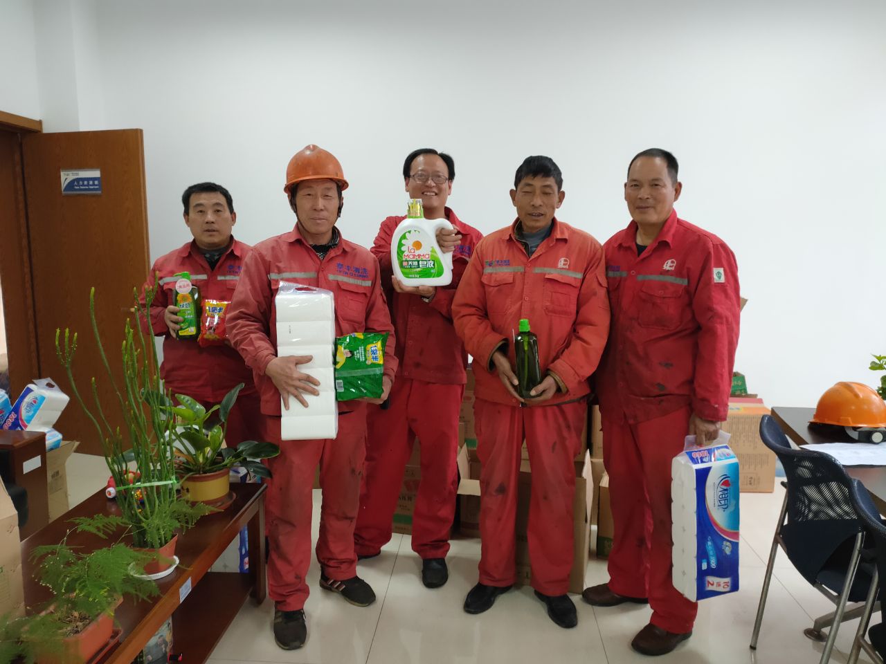 Warm in early winter, care for employees 
